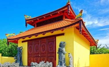 Buddhista szentély a birtokon